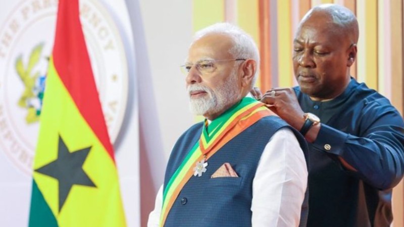 মোদির একের পর এক বিদেশি পুরস্কার: ভারতের ভূ-রাজনৈতিক অর্জন না কি ব্যক্তিগত প্রচারণা?