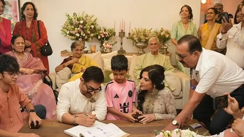 ‘জীবনটা যেন হাস্যকর হয়ে উঠছে’: তৃতীয় বিয়ে নিয়ে মুখ খুললেন আমির খান