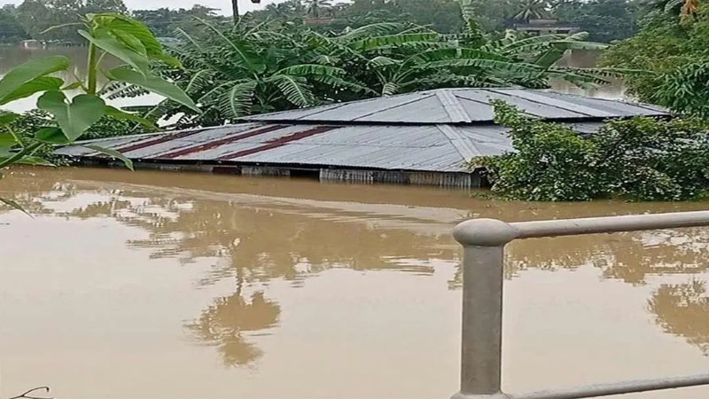 উজানে ভারি বৃষ্টির প্রভাব, কয়েকটি জেলায় বন্যার ঝুঁকি