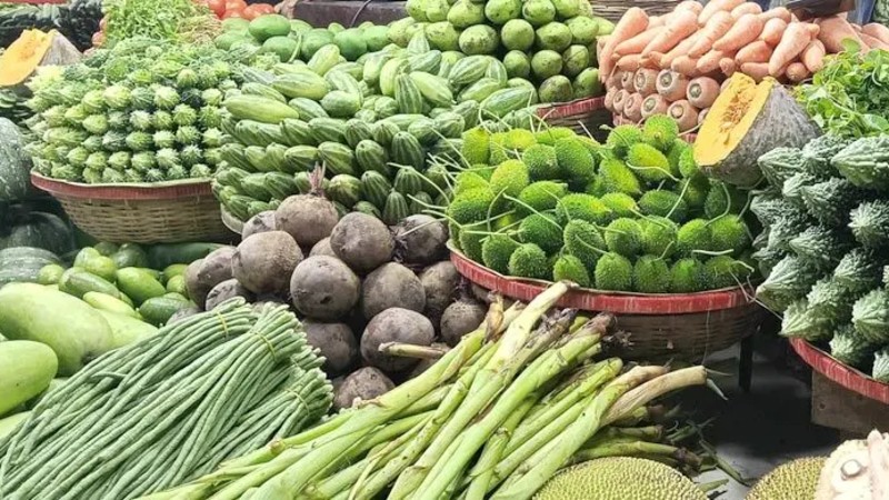খুলনার বাজারে কমেছে সবজি ও মুরগির দাম
