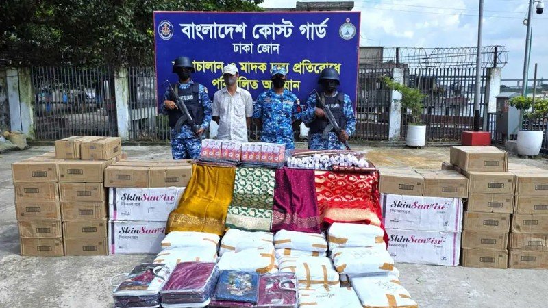 রাজধানীতে সোয়া কোটি টাকার ভারতীয় শাড়ি-প্রসাধনী জব্দ