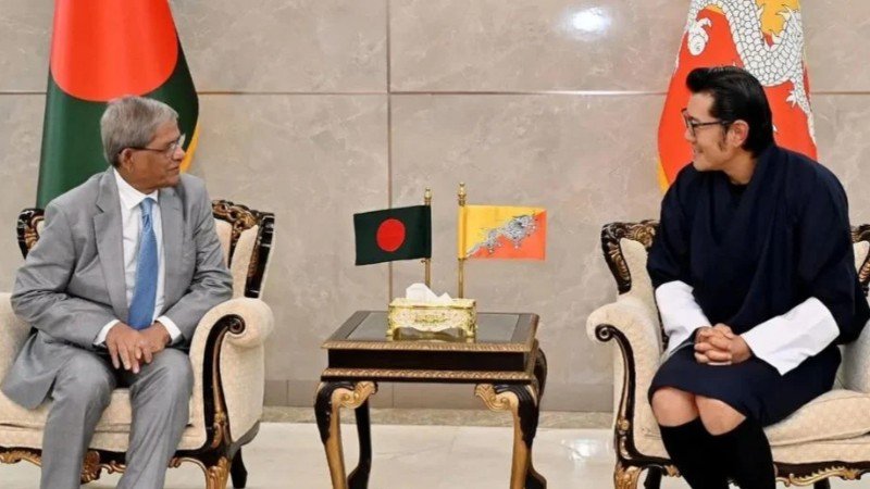 ঢাকায় ভুটানের রাজার যাত্রাবিরতি: রাষ্ট্রপতির সঙ্গে সৌজন্য সাক্ষাৎ